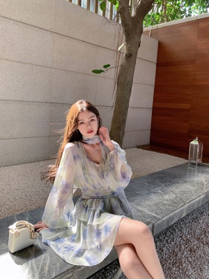 ByYou夏季新款灯笼袖V领碎花雪纺连衣裙不规则收腰短款印花荷叶裙