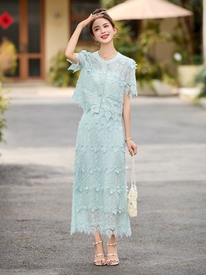 欧货蕾丝绣花套装女夏2025新款时尚高级感独特漂亮超火小香两件套