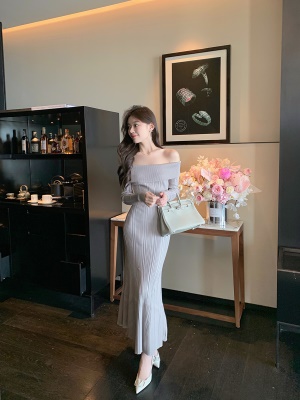 ByYou 秋冬御姐风灰色一字肩针织连衣裙中长款修身显瘦鱼尾毛衣裙