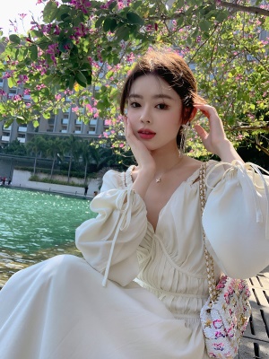 ByYou春季新款法式杏色V领收腰连衣裙长款大摆伞裙小个子显瘦裙子