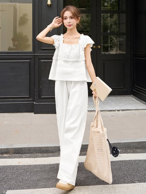 法式飞飞袖亚麻套装女2025夏季新款时尚方领蕾丝钩花休闲裤两件套
