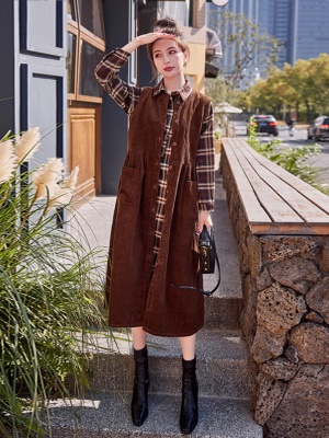 美拉德灯芯绒马甲连衣裙套装女2025年春季新款格子时尚高档两件套