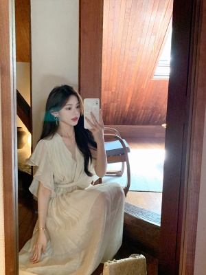 ByYou夏季新款气质蝴蝶袖杏色V领天丝连衣裙收腰显瘦仙气长款裙子