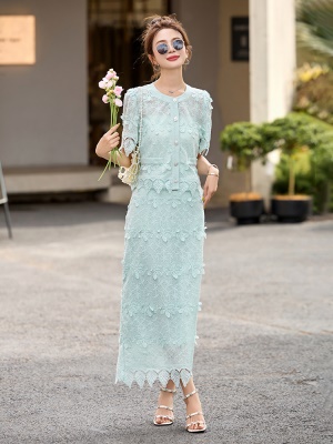 欧货蕾丝绣花套装女夏2025新款时尚高级感独特漂亮超火小香两件套