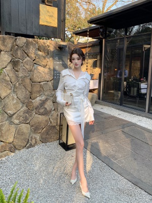 ByYou 初夏新款假两件白色缎面衬衫连衣裙女蕾丝v领修身包臀短裙