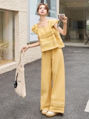 法式飞飞袖亚麻套装女2025夏季新款时尚方领蕾丝钩花休闲裤两件套