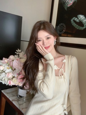 ByYou 秋冬温柔风羊毛白色方领长袖针织连衣裙中长款加厚毛衣裙子