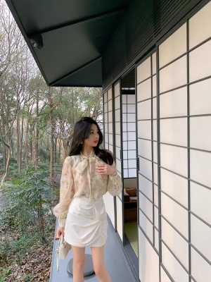 ByYou 夏季白色高腰缎面半身裙女气质百搭设计感扭结包臀裙短裙子