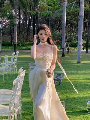 ByYou2025新款法式杏白色珠光醋酸缎面吊带连衣裙气质显瘦A字长裙