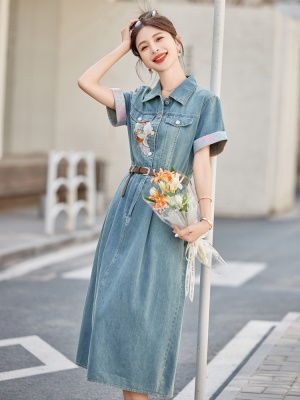 欧货国风刺绣牛仔连衣裙女2025初夏季新款高级感奢华大牌爆款长裙