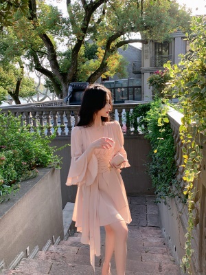 ByYou 夏季高级感收腰长款荷叶边v领肉粉色连衣裙两件套 含吊带裙