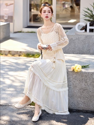 气质温柔度假风套装女2025春夏新款针织镂空罩衫白色半身裙两件套