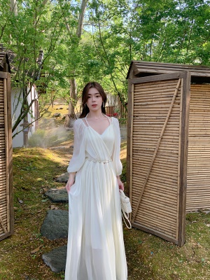 ByYou 夏季新款重工灯笼袖白色挂脖连衣裙垂坠感百褶大摆a字长裙