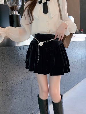 ByYou冬季赫本风加厚丝绒黑色半身裙短款高腰百褶裙遮跨显瘦a字裙