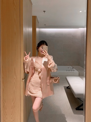 ByYou 夏季新款高级感修身V领粉色雪纺连衣裙收腰遮肉a字包臀短裙