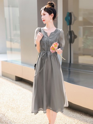 法式高端刺绣连衣裙女夏季2025新款纯色优雅显瘦透气速干天丝裙子