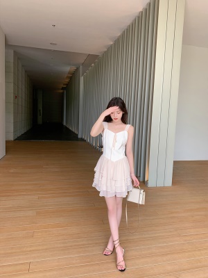 ByYou夏季高端V领吊带连衣裙女收腰设计感拼色假两件蛋糕裙短裙子