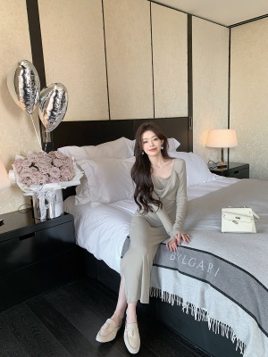 ByYou 秋冬新款性感方领长袖连衣裙中长款开叉包臀裙显瘦内搭裙子