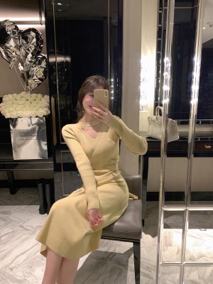 ByYou 春季新款白色兔绒针织假两件连衣裙长款修身高级收腰毛衣裙