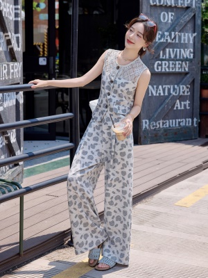 蕾丝拼接亚麻无袖套装女2025夏季新款时尚高端小香风腰果花两件套