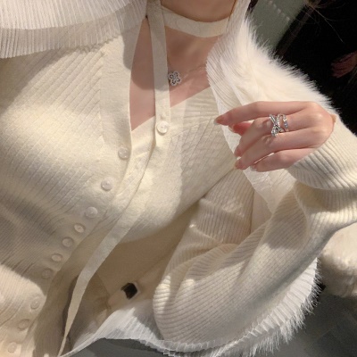 ByYou 2025春季纯欲v领白色兔绒织连衣裙收腰性感开叉内搭毛衣裙