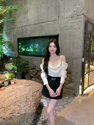 ByYou 初秋新款高级感气质鹿皮绒黑色半身裙显瘦高腰a字包臀短裙