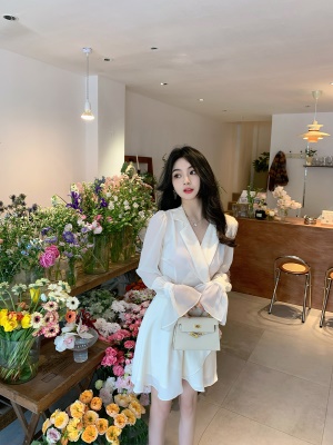 ByYou 夏季高级感御姐白色西装连衣裙女新款高腰显瘦泡泡袖短裙子