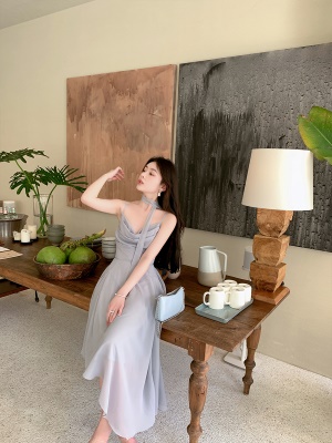 ByYou 夏季新款高级感灰色荡领雪纺吊带连衣裙气质收腰显瘦仙女裙