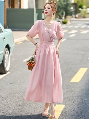 法式气质V领连衣裙女2025夏季新款高级感串珠褶皱收腰温柔风长裙