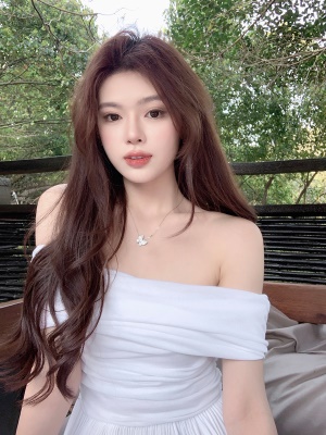 ByYou 夏季新款温柔风修身一字肩白色连衣裙褶皱收腰大摆仙女长裙