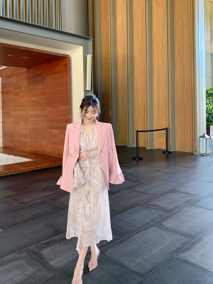 ByYou夏季粉色V领碎花雪纺连衣裙女收腰荷叶边中长款裙子含吊带裙