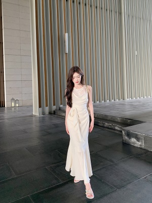 ByYou 夏季新款温柔风蕾丝无袖白色连衣裙长款修身收腰包臀鱼尾裙
