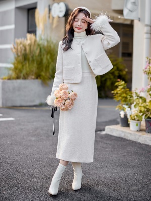 高级感小香风羽绒套装女2025年秋冬新款时尚无领半身裙毛呢两件套