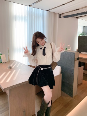 ByYou冬季赫本风加厚丝绒黑色半身裙短款高腰百褶裙遮跨显瘦a字裙