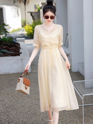 法式高端刺绣连衣裙女夏季2025新款纯色优雅显瘦透气速干天丝裙子