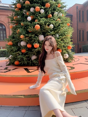 ByYou 冬季新款狐狸绒白色高腰针织半身裙修身长款过膝加厚毛衣裙