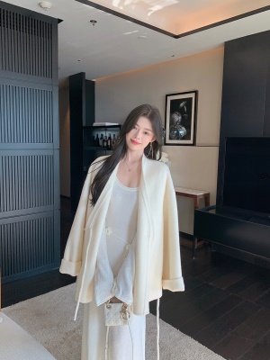 ByYou冬季新款气质U领白色羊毛针织连衣裙长款修身内搭包臀毛衣裙