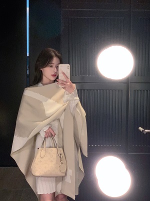 ByYou 秋冬新款翻领白色羊毛镂空针织连衣裙短款收腰显瘦百褶裙子