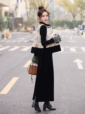 新中式国风套装裙女2025春季新款端庄大气高档丝绒刺绣马甲三件套