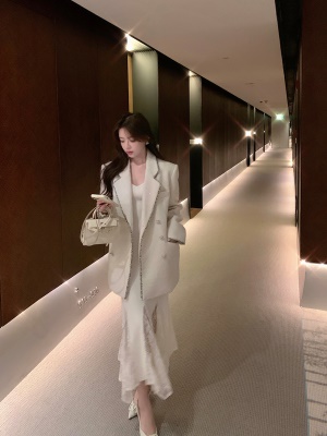 ByYou2025春季v领长袖拼接蕾丝白色兔绒针织连衣裙长款内搭毛衣裙