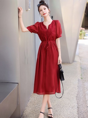 法式高端刺绣连衣裙女夏季2025新款纯色优雅显瘦透气速干天丝裙子