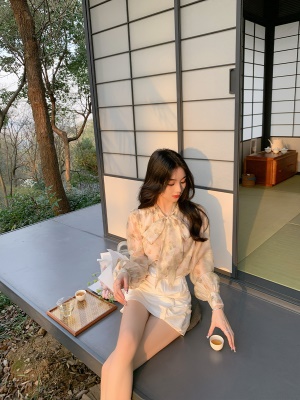 ByYou 夏季白色高腰缎面半身裙女气质百搭设计感扭结包臀裙短裙子