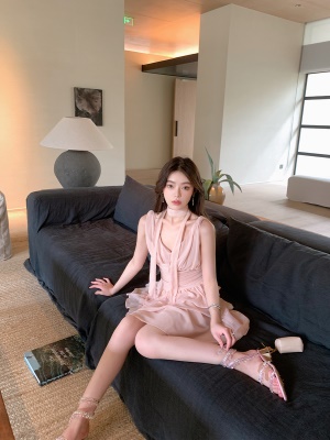 ByYou 夏季气质高级感仿真丝V领连衣裙女收腰显瘦纯欲蛋糕裙短裙