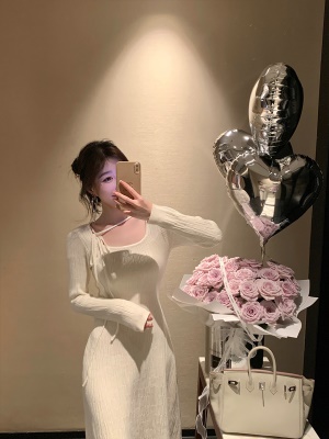 ByYou 秋季温柔白色针织连衣裙女高腰修身中长款内搭打底毛衣裙子