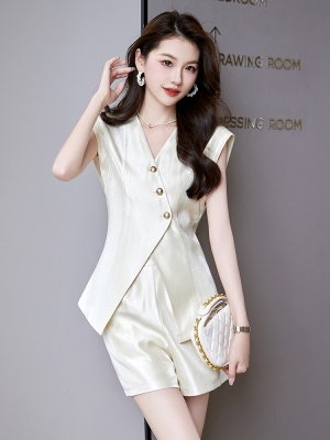 时尚无袖薄西装套装女2025夏装新款小个子显高炸街职业短裤两件套