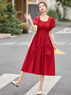 法式钉珠方领连衣裙女2025夏季新款气质收腰氛围感巨好看红色裙子