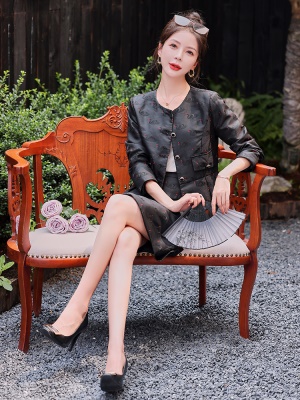 高级职业宴会套装裙女2025新款秋季流行气质奢华刺绣小香风两件套