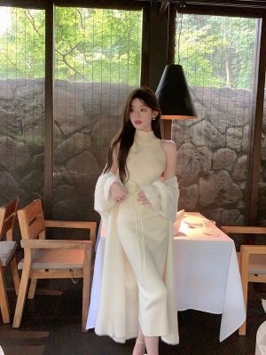 ByYou 秋冬新款半高领无袖白色针织背心连衣裙长款修身包臀毛衣裙