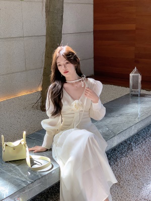 ByYou 夏季新款法式薄纱灯笼袖白色天丝连衣裙气质长款V领掐腰裙