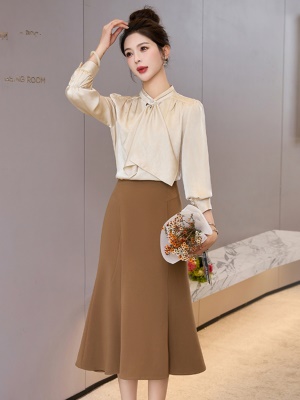 欧货端庄大气轻职场女装套装2025春装新款小香风爆款鱼尾裙两件套